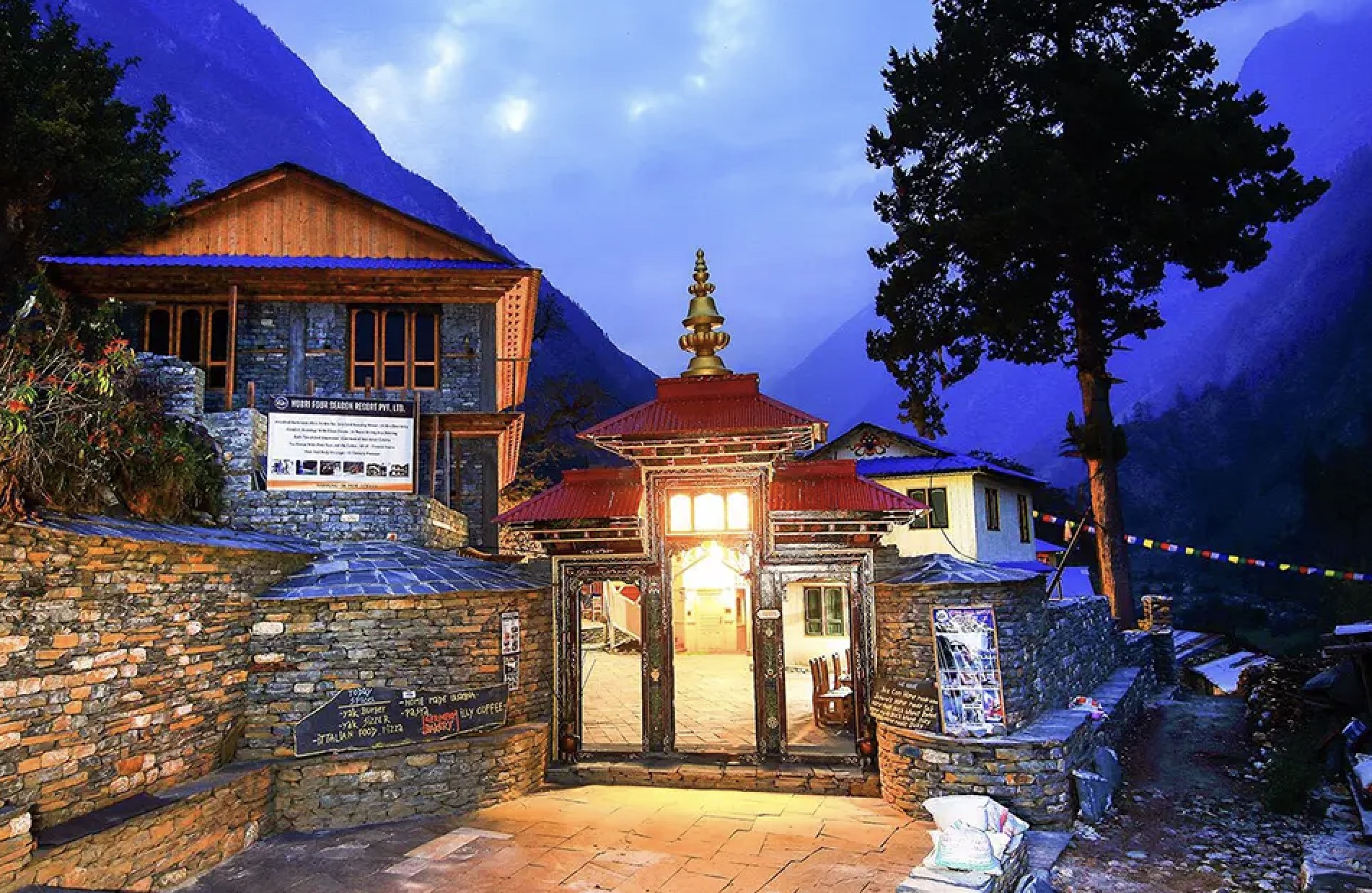 manaslu circuit trek