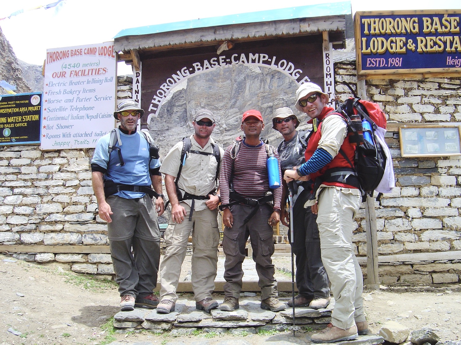 thorong base camp lodge near chulu west