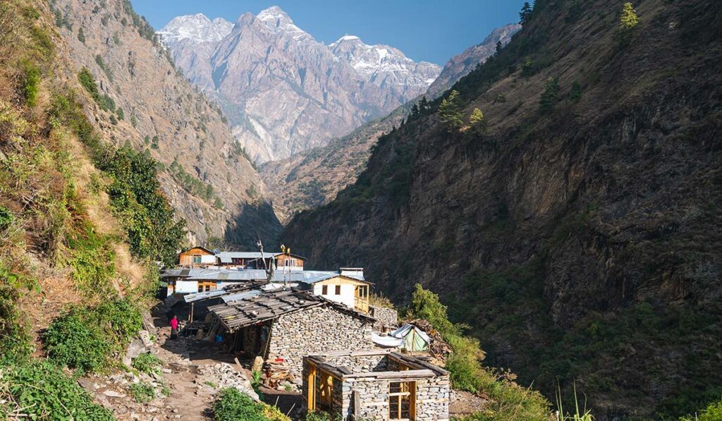 deng village on the manaslu circuit trek